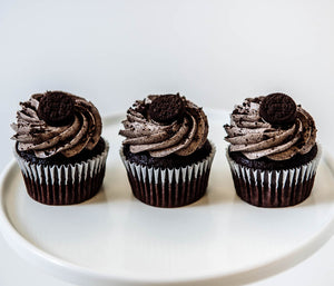 Cocoa and Fig Cookies and Cream Cupcake